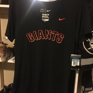 ❤️SOLD❤️ BNWT Woman’s Giants Nike Dri-Fit Tee